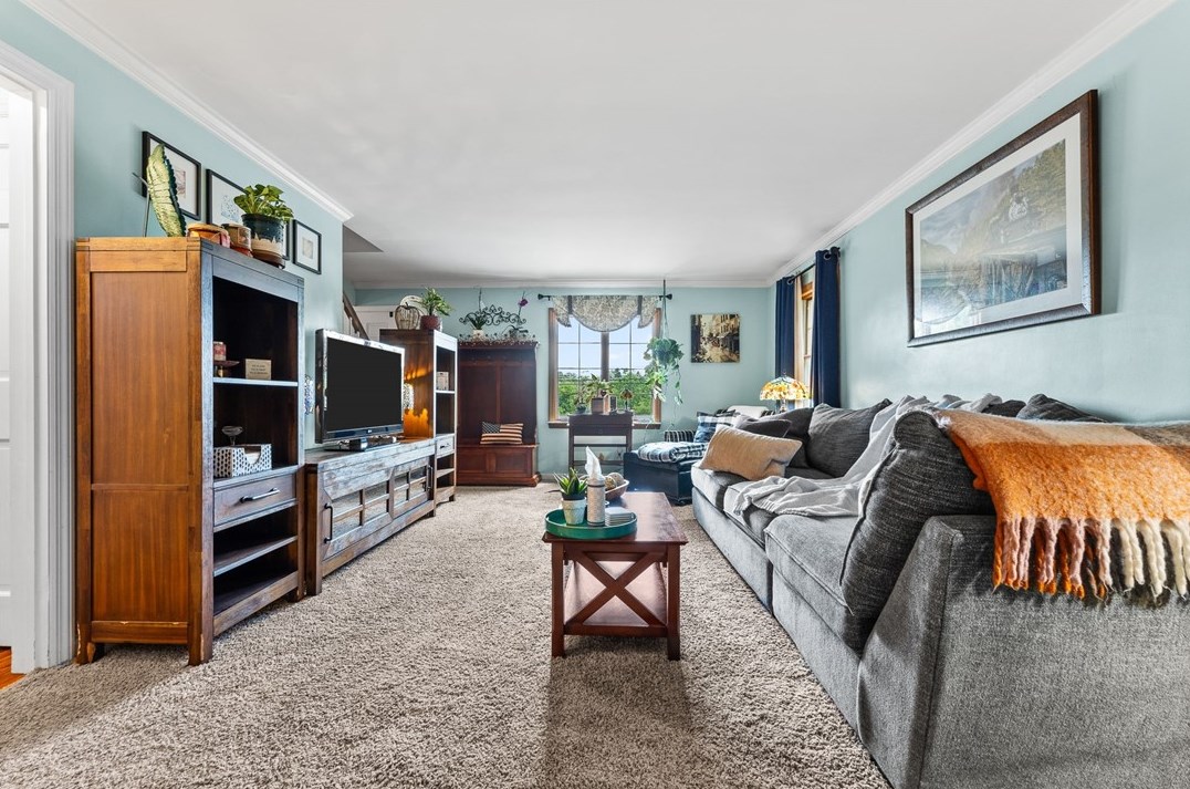 912 Country Clb Dr, Pittsburgh PA 15228-2625 exterior