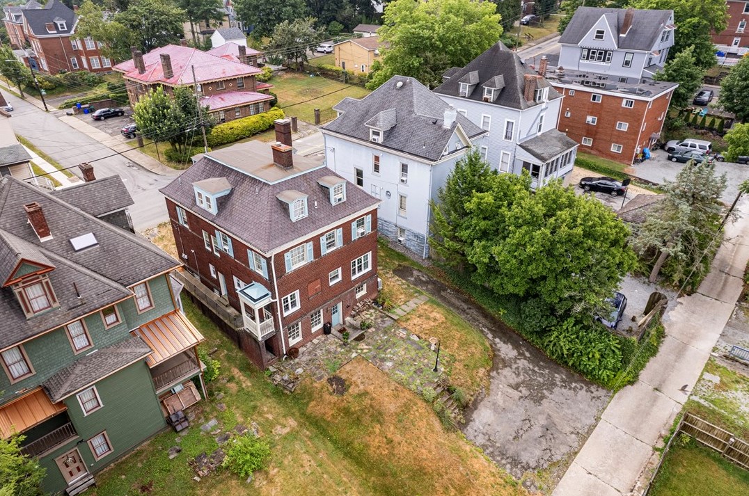 450 Main St, Greensburg PA 15601-1867 exterior