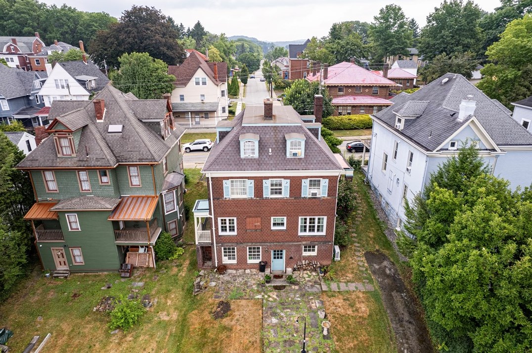 450 Main St, Greensburg PA 15601-1867 exterior