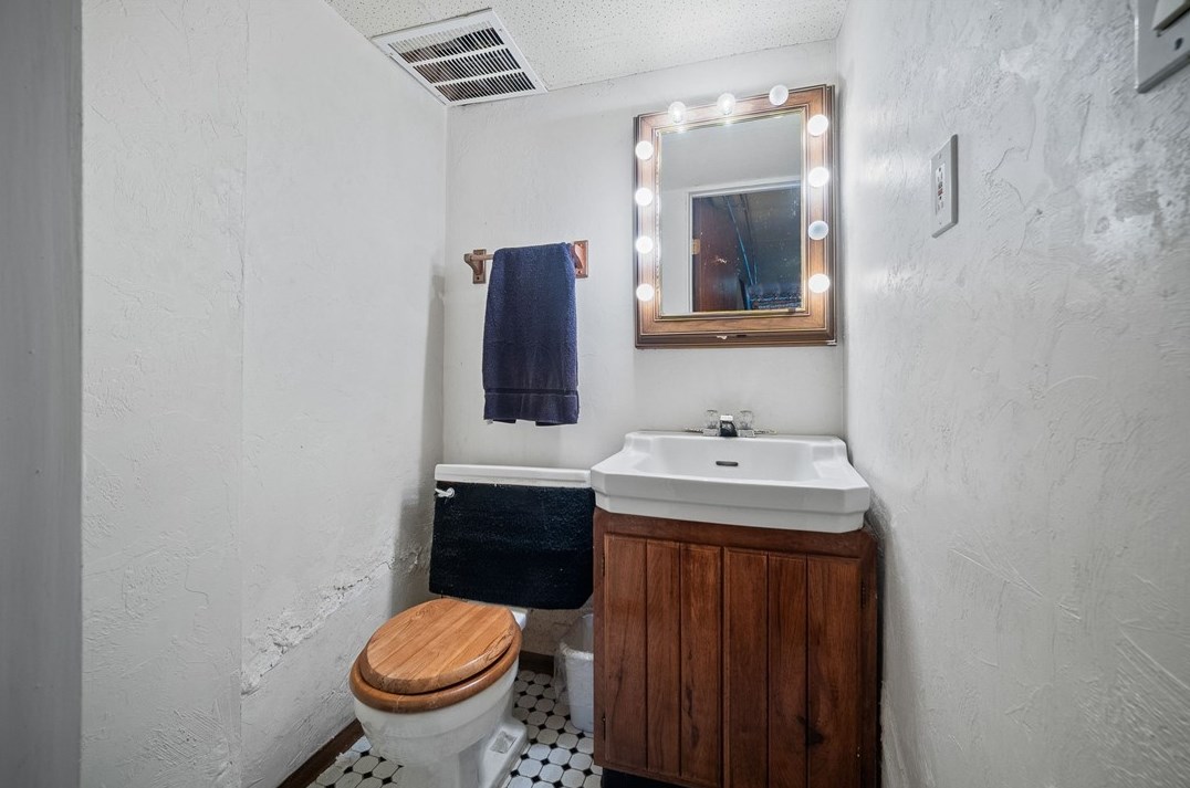 827 Butler St, Pittsburgh PA 15201-2621 exterior