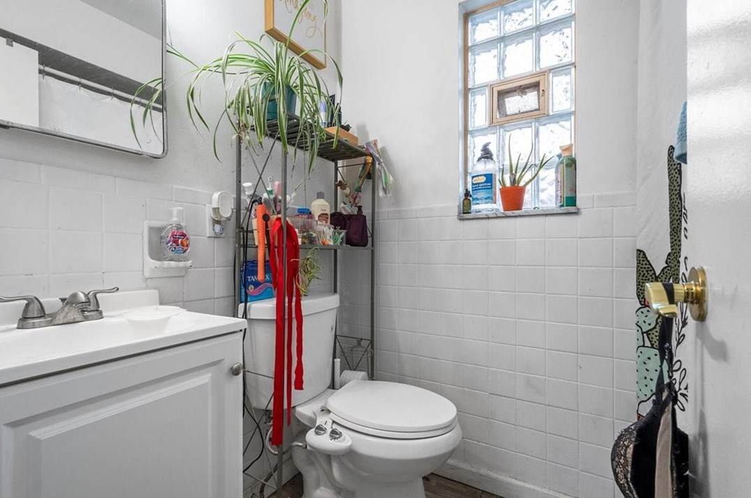 9929 Frankstown Rd, Pittsburgh PA 15235-3006 exterior