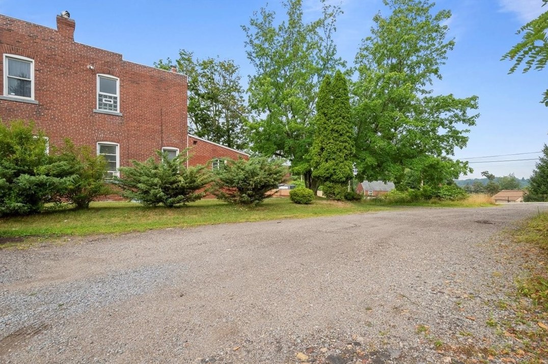 9929 Frankstown Rd, Pittsburgh PA 15235-3006 exterior