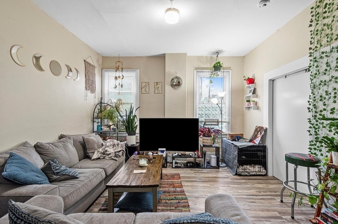 9929 Frankstown Rd, Pittsburgh PA 15235-3006 exterior