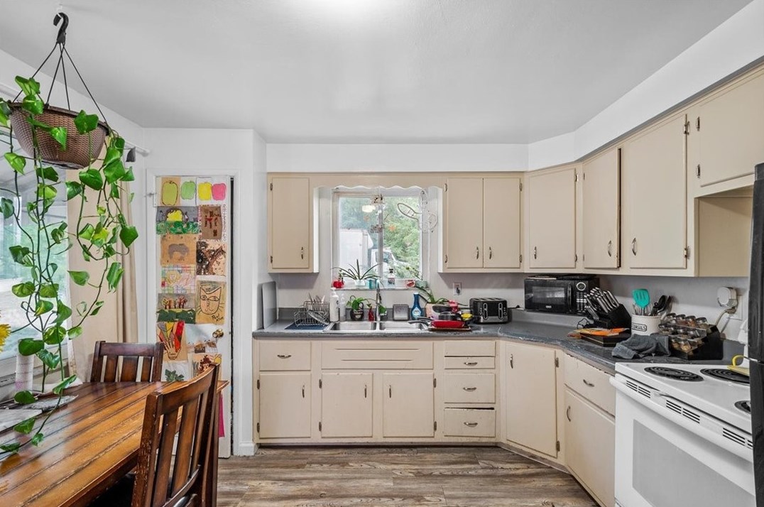 9929 Frankstown Rd, Pittsburgh PA 15235-3006 exterior