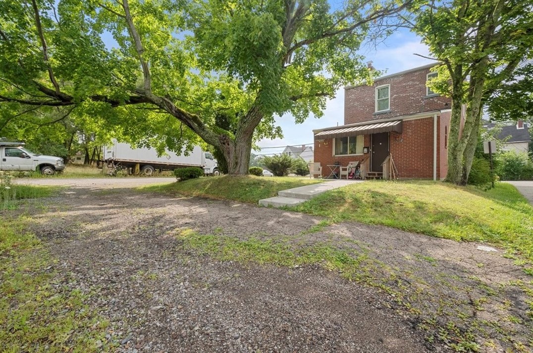 9929 Frankstown Rd, Pittsburgh PA 15235-3006 exterior