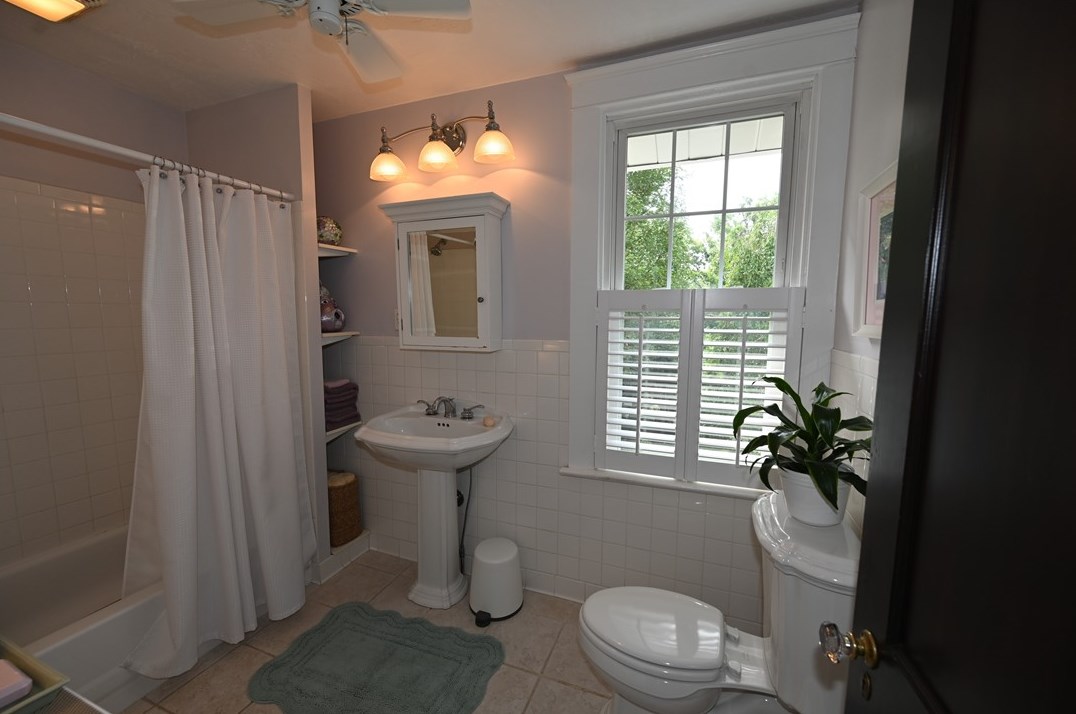 7432 Trevanion Ave, Pittsburgh PA 15218-1242 exterior