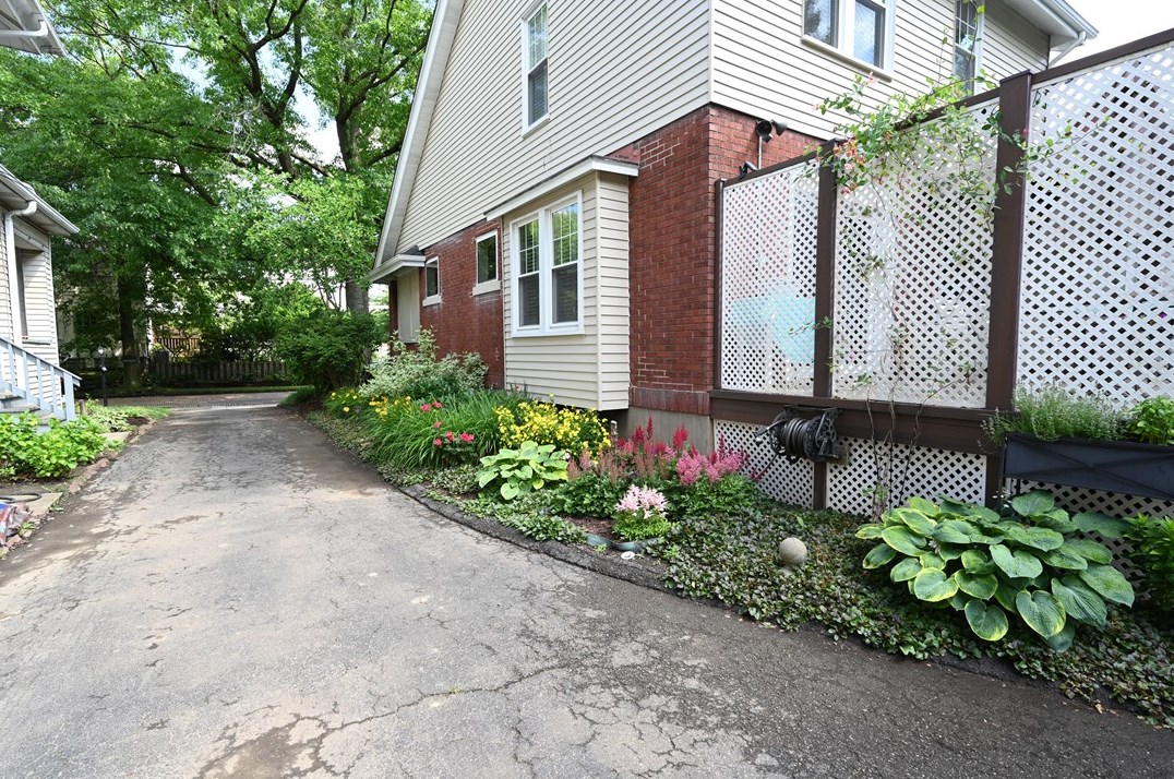 7432 Trevanion Ave, Pittsburgh PA 15218-1242 exterior