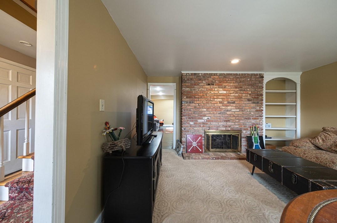 748 Olive St, Pittsburgh PA  15237-4881 exterior