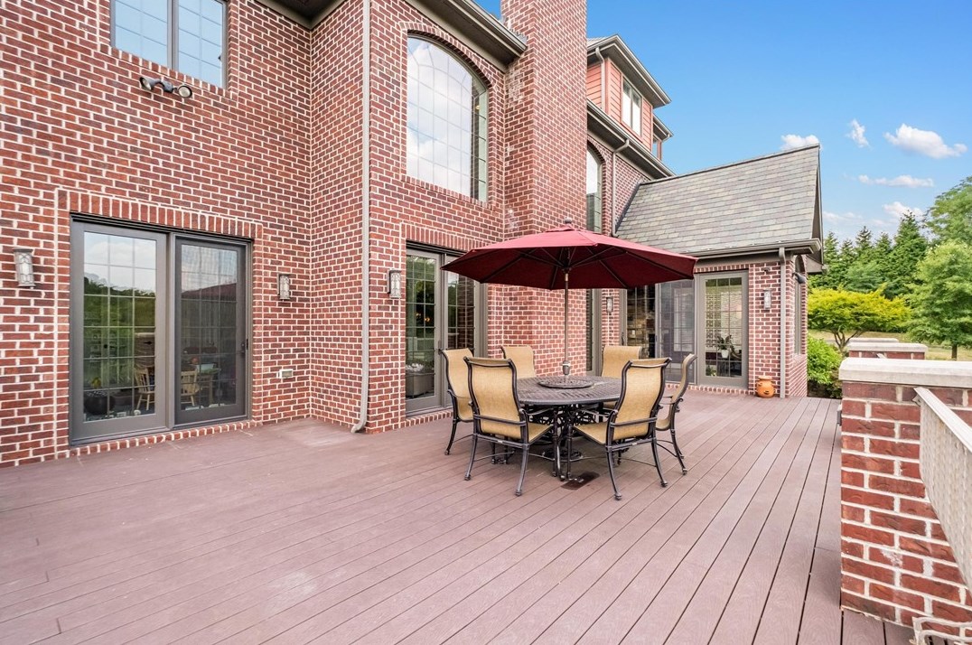 2230 Country Clb Dr, Pittsburgh PA 15235-4114 exterior