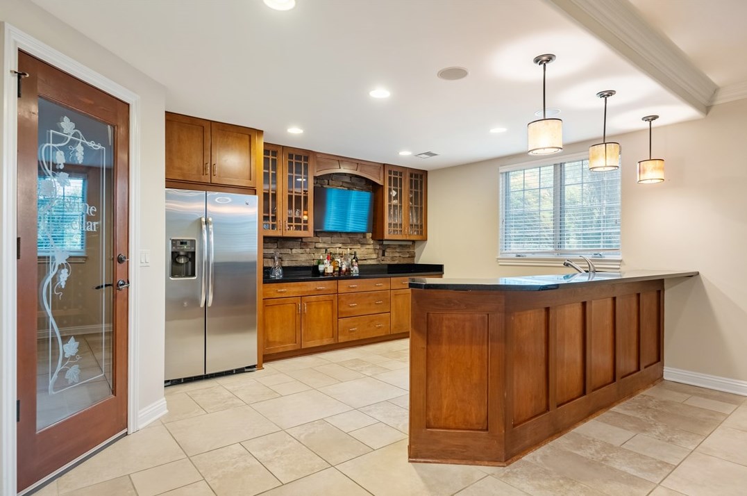 2230 Country Clb Dr, Pittsburgh PA 15235-4114 exterior