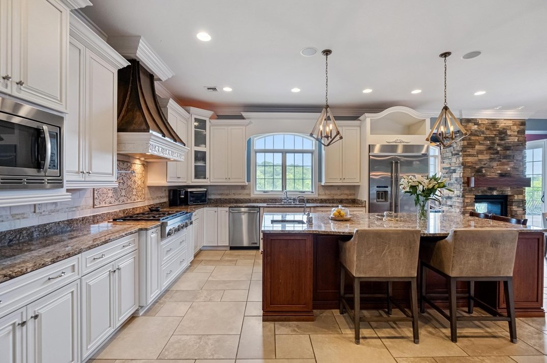 2230 Country Clb Dr, Pittsburgh PA 15235-4114 exterior