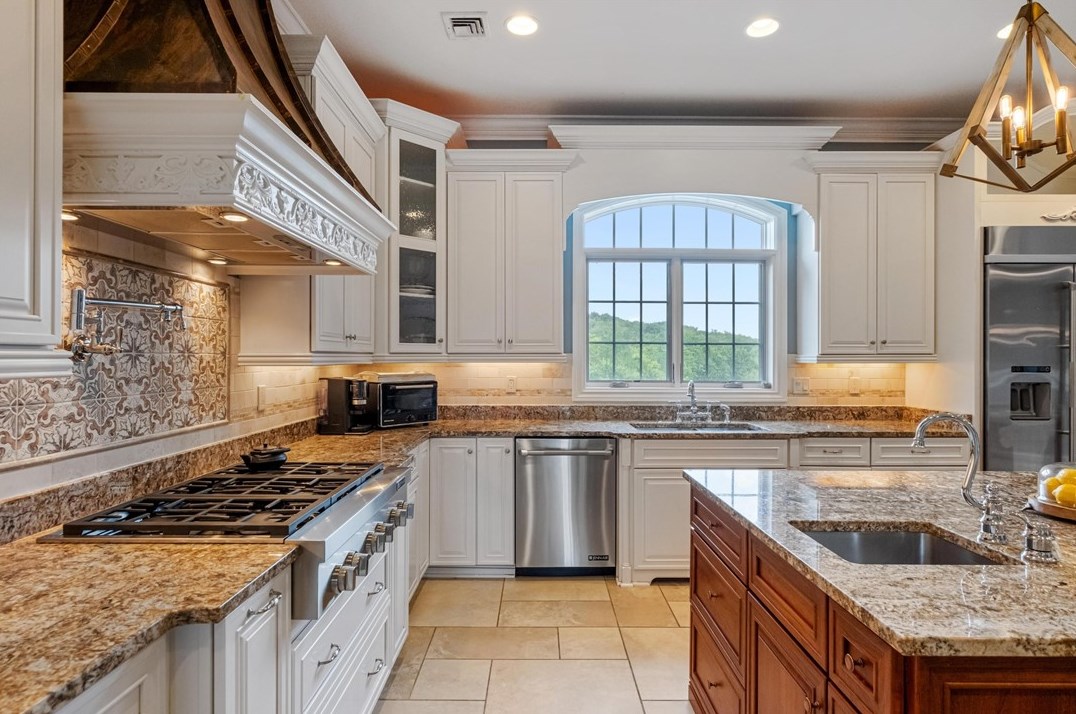 2230 Country Clb Dr, Pittsburgh PA 15235-4114 exterior