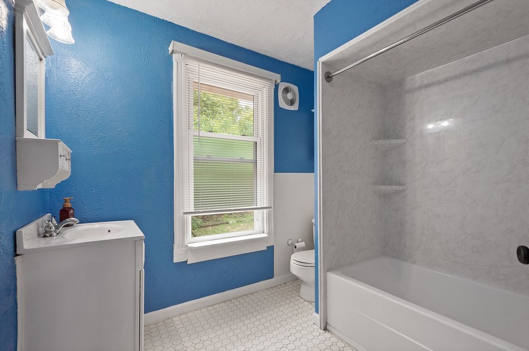 1340 Arkansas Ave, Pittsburgh PA  15216-2606 exterior