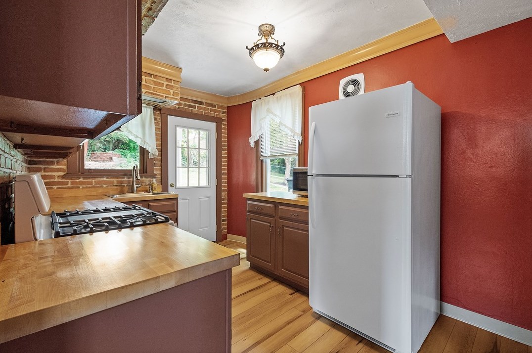 1340 Arkansas Ave, Pittsburgh PA  15216-2606 exterior