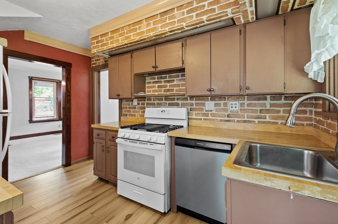 1340 Arkansas Ave, Pittsburgh PA  15216-2606 exterior