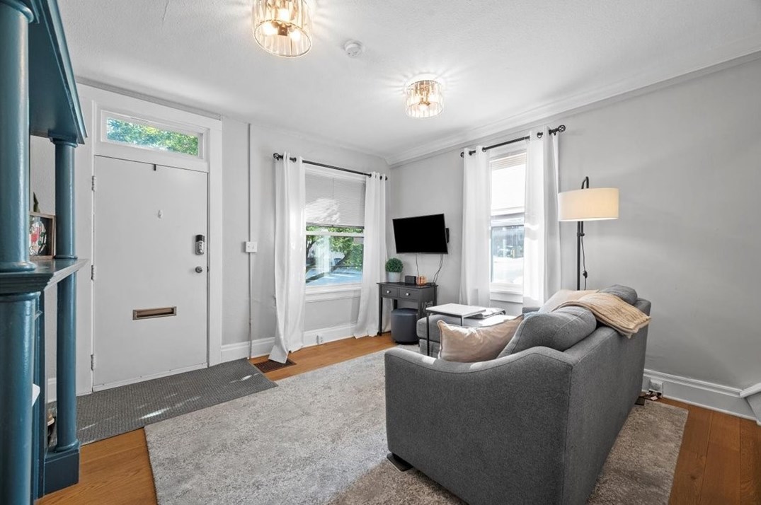 5824 Bryant St, Pittsburgh PA  15206-1604 exterior