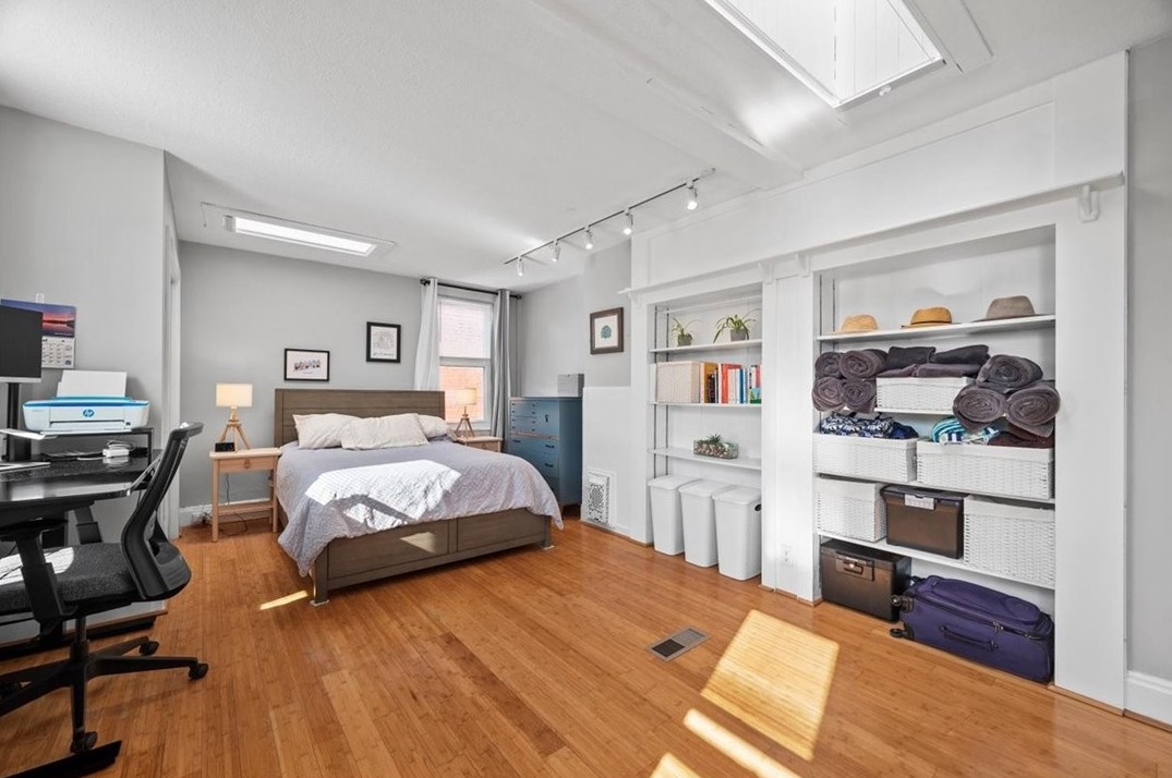 5824 Bryant St, Pittsburgh PA  15206-1604 exterior