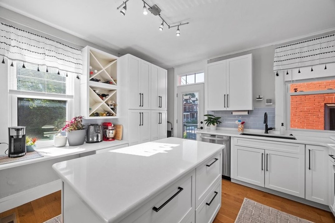 5824 Bryant St, Pittsburgh PA  15206-1604 exterior