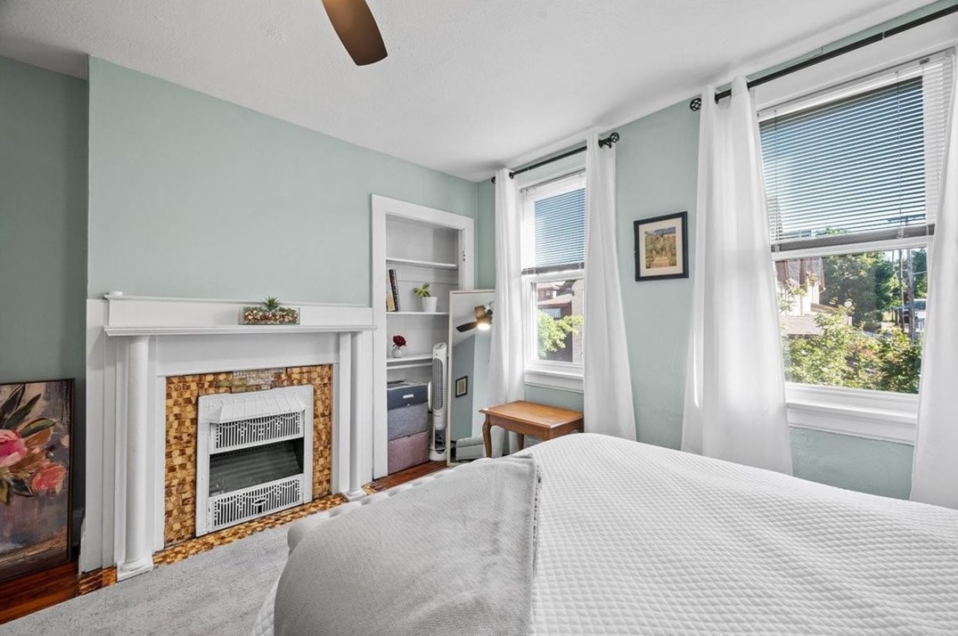 5824 Bryant St, Pittsburgh PA  15206-1604 exterior