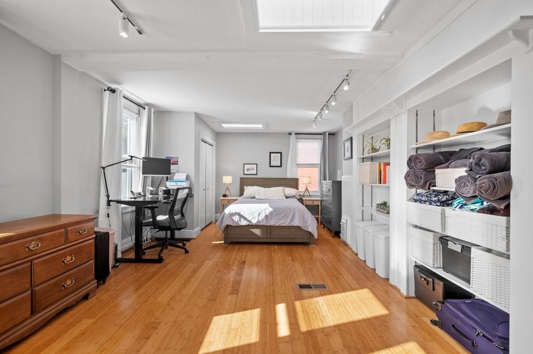 5824 Bryant St, Pittsburgh PA  15206-1604 exterior