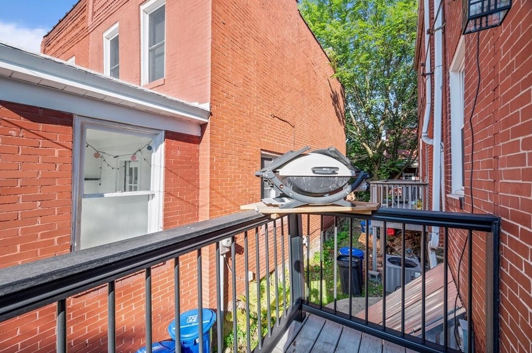 5824 Bryant St, Pittsburgh PA  15206-1604 exterior