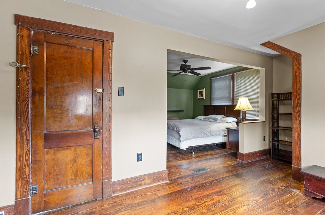 1323 State Ave, Moon Twp PA 15108-2017 exterior