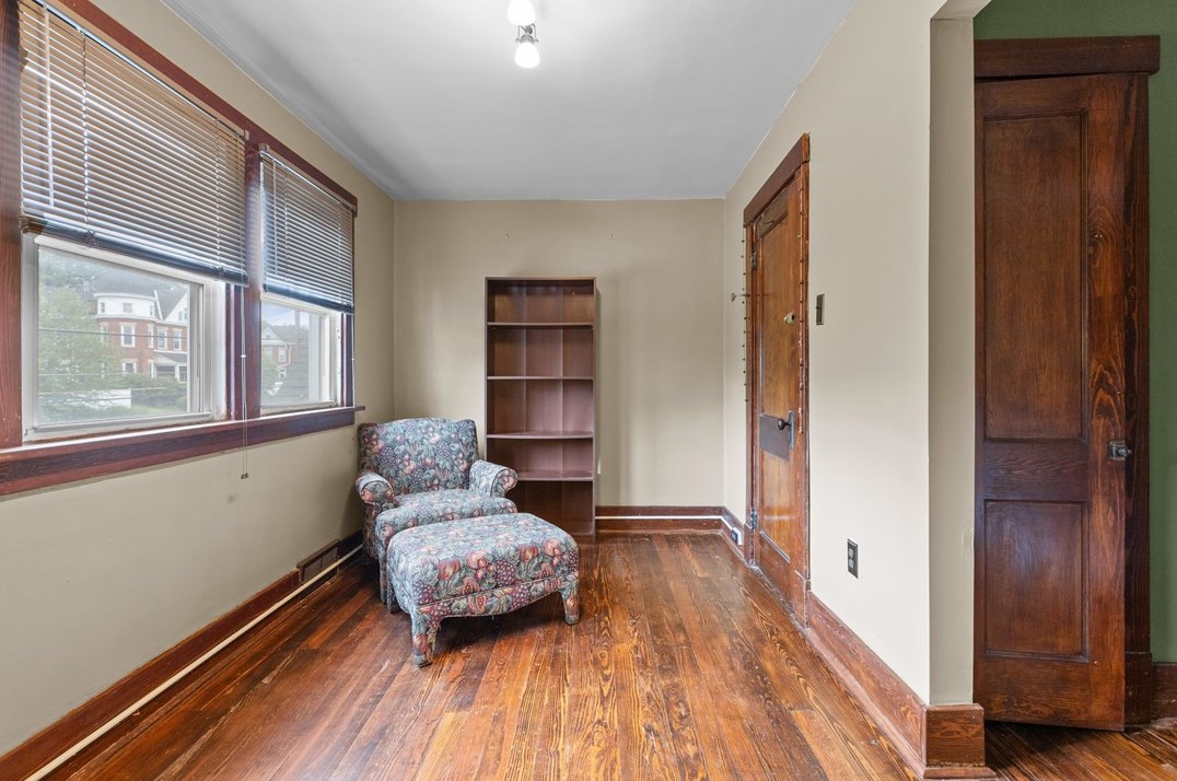 1323 State Ave, Moon Twp PA 15108-2017 exterior