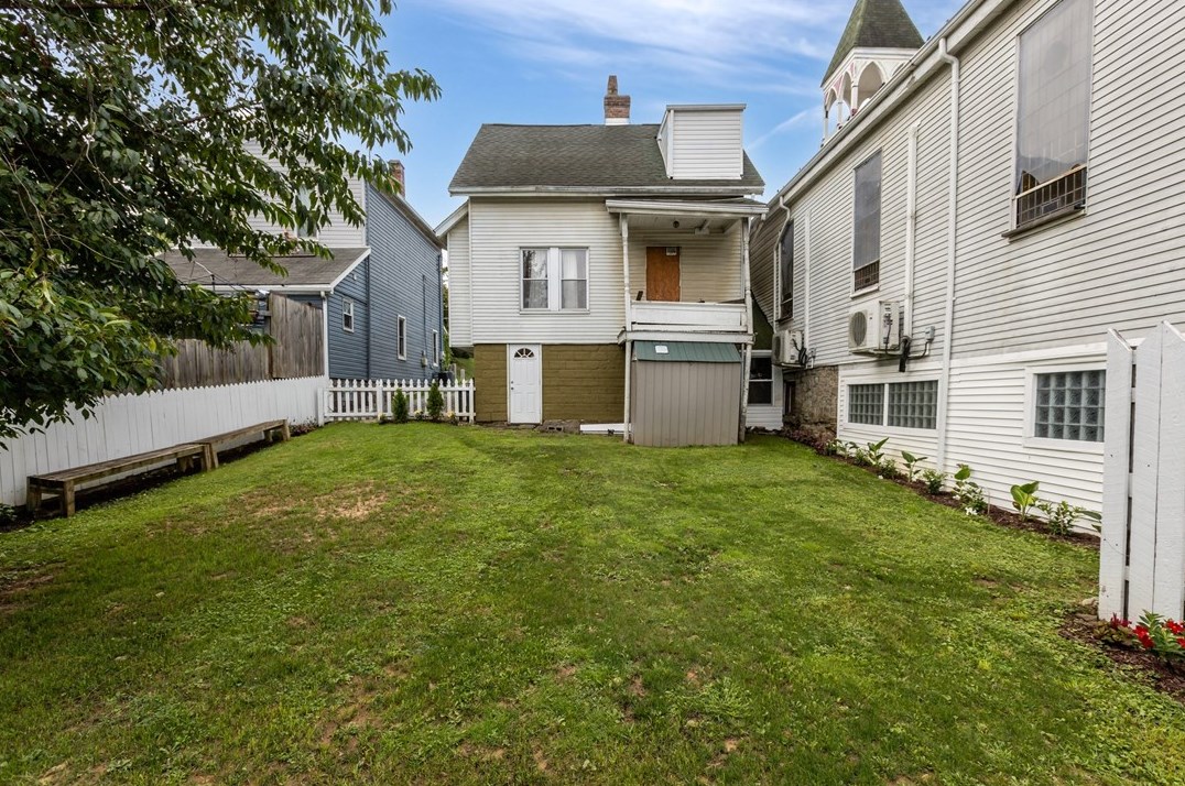 1323 State Ave, Moon Twp PA 15108-2017 exterior