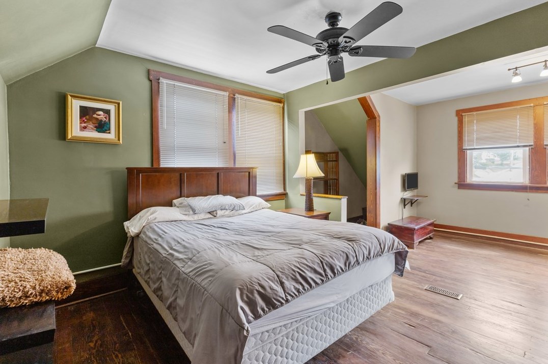 1323 State Ave, Moon Twp PA 15108-2017 exterior