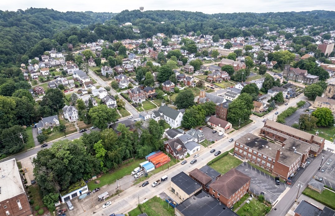 1323 State Ave, Moon Twp PA 15108-2017 exterior