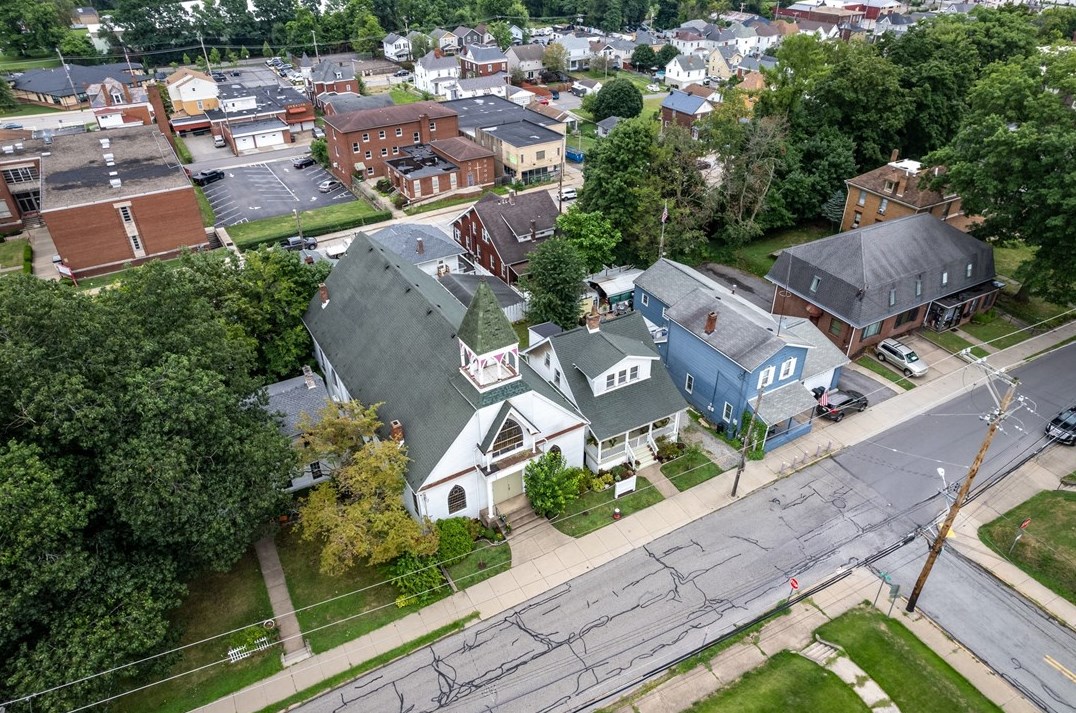 1323 State Ave, Moon Twp PA 15108-2017 exterior