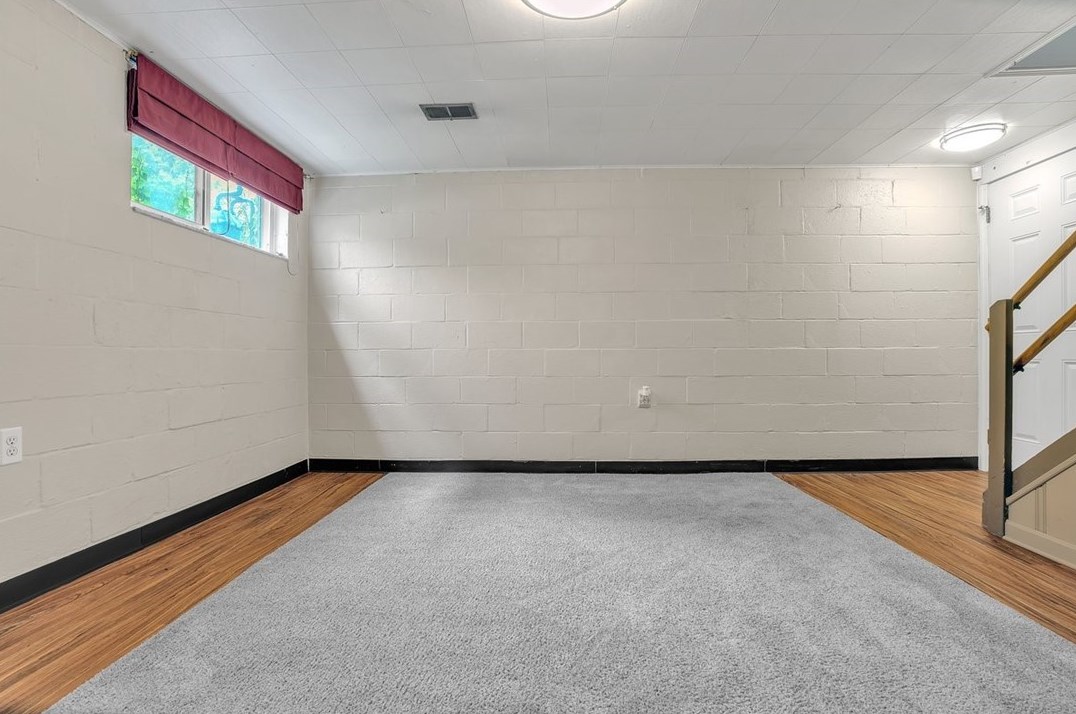 912 Country Clb Dr, Pittsburgh PA 15228-2625 exterior