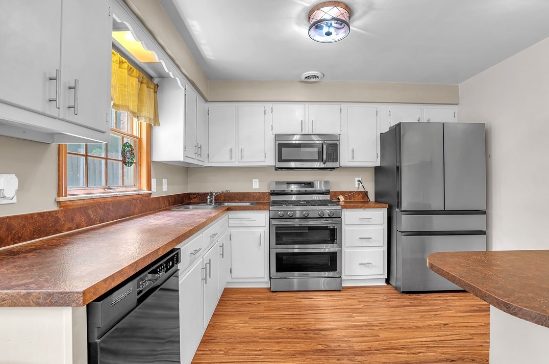 912 Country Clb Dr, Pittsburgh PA 15228-2625 exterior