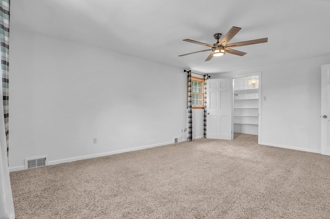 912 Country Clb Dr, Pittsburgh PA 15228-2625 exterior