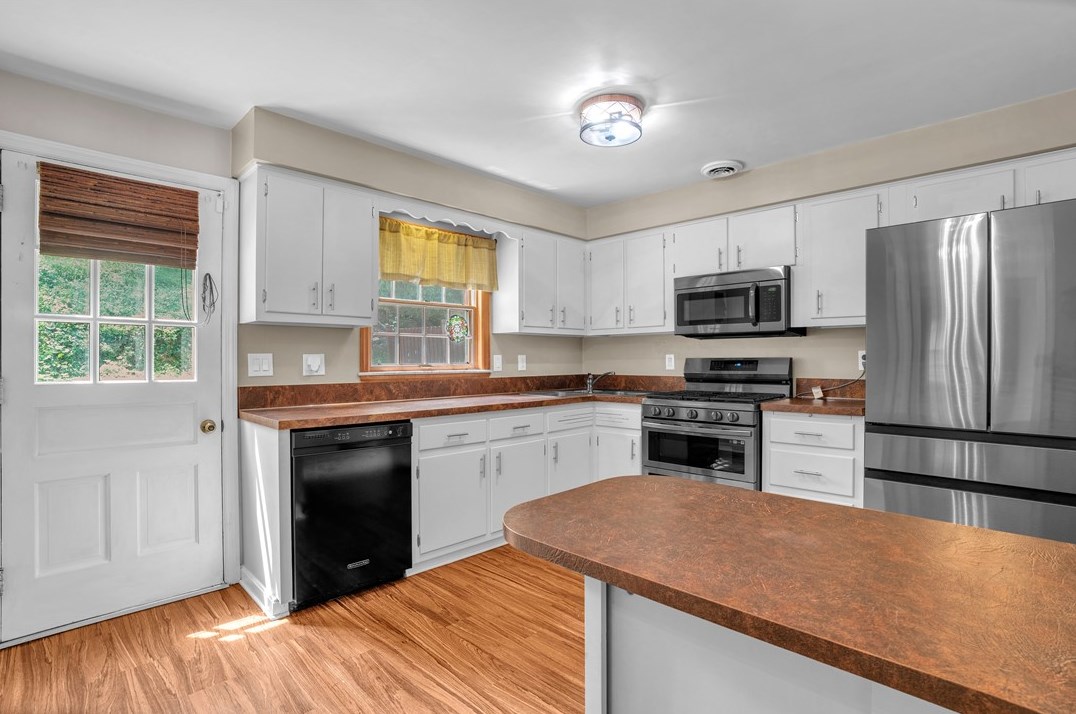 912 Country Clb Dr, Pittsburgh PA 15228-2625 exterior