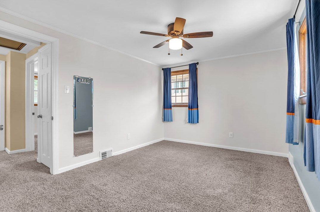 912 Country Clb Dr, Pittsburgh PA 15228-2625 exterior