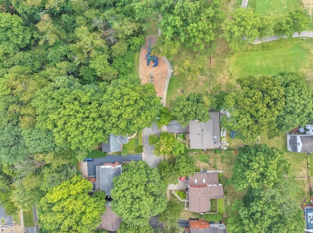 912 Country Clb Dr, Pittsburgh PA 15228-2625 exterior