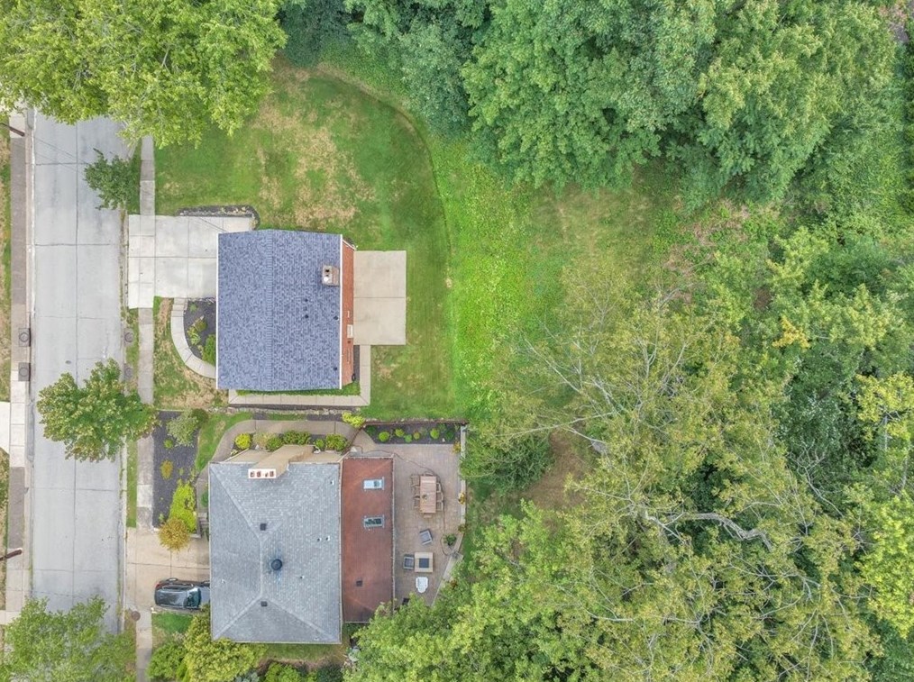 912 Country Clb Dr, Pittsburgh PA 15228-2625 exterior