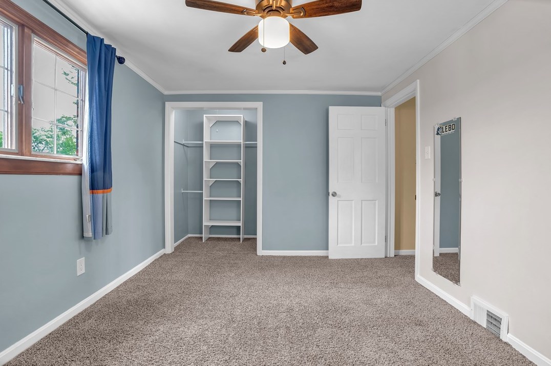 912 Country Clb Dr, Pittsburgh PA 15228-2625 exterior