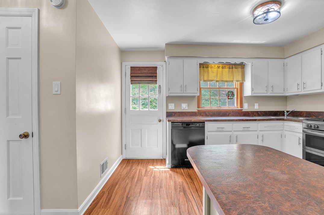 912 Country Clb Dr, Pittsburgh PA 15228-2625 exterior