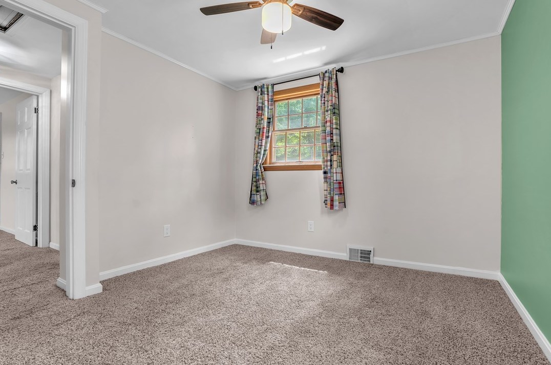 912 Country Clb Dr, Pittsburgh PA 15228-2625 exterior