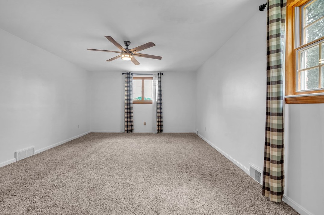 912 Country Clb Dr, Pittsburgh PA 15228-2625 exterior