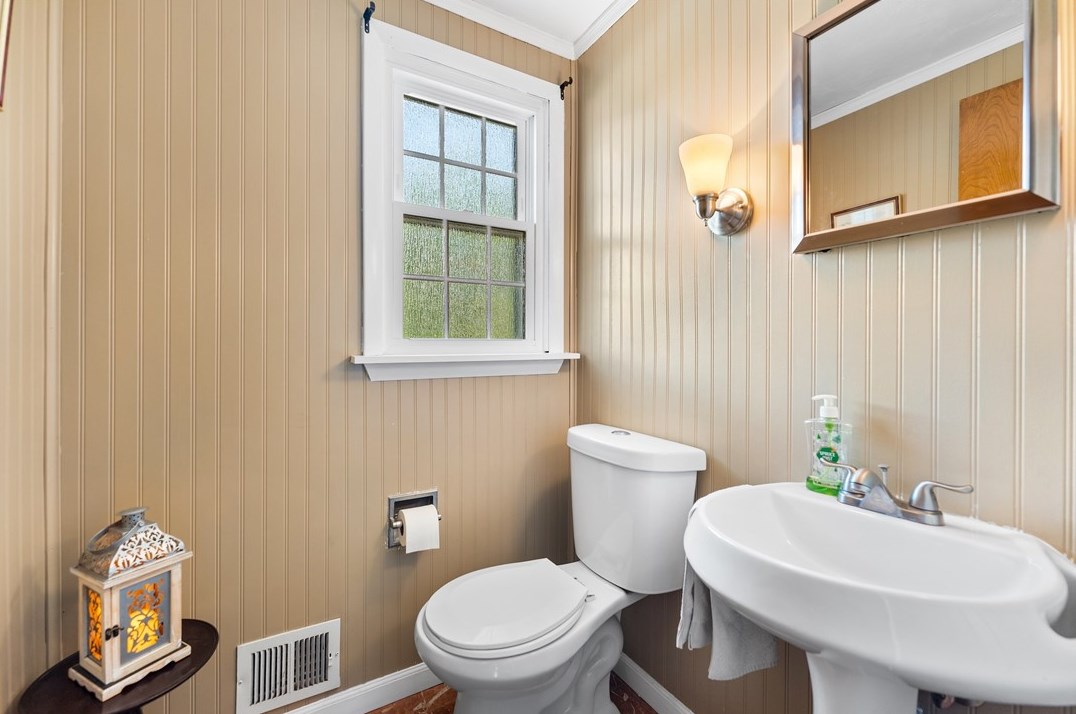 909 Lovingston Dr, Pittsburgh PA  15216-1731 exterior