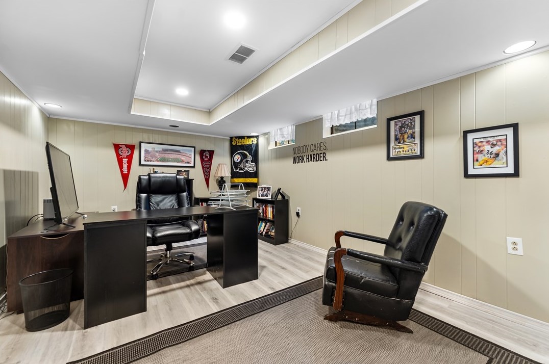 909 Lovingston Dr, Pittsburgh PA  15216-1731 exterior