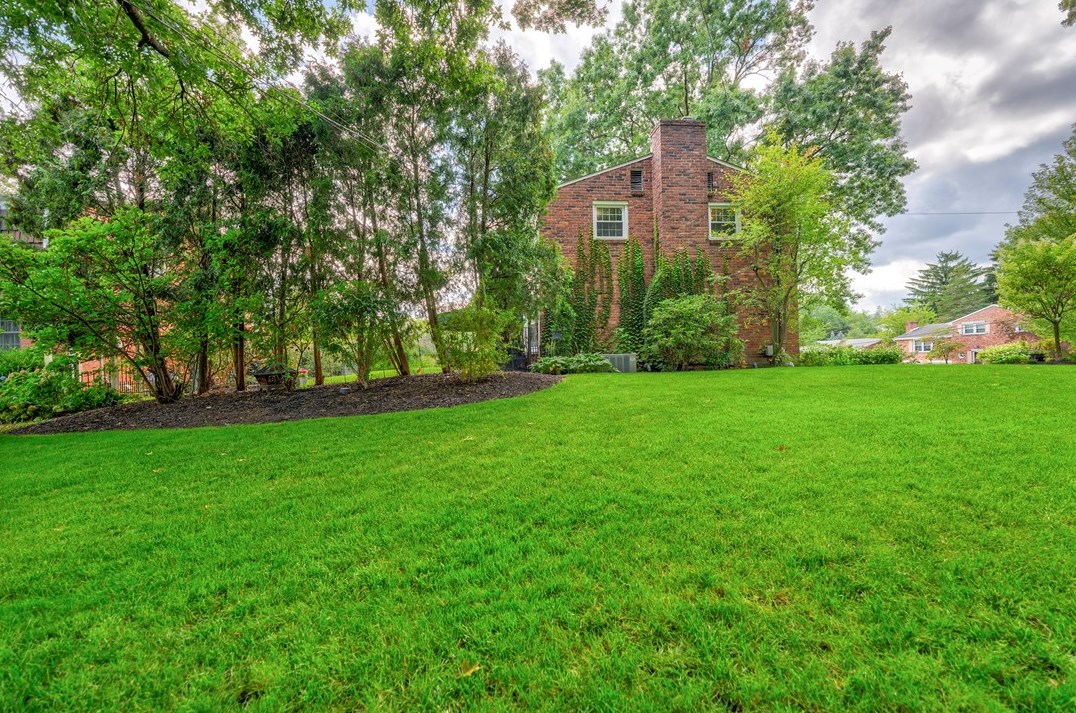 909 Lovingston Dr, Pittsburgh PA  15216-1731 exterior