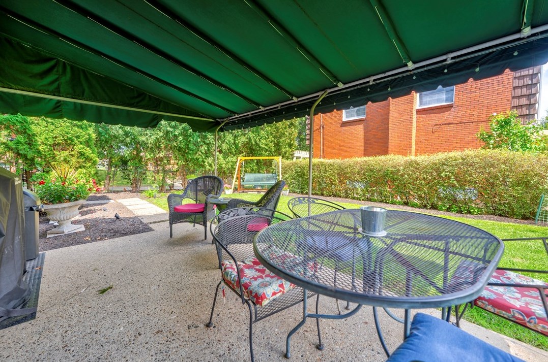 909 Lovingston Dr, Pittsburgh PA  15216-1731 exterior