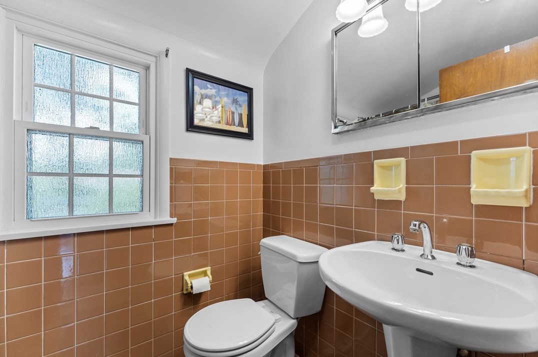 909 Lovingston Dr, Pittsburgh PA  15216-1731 exterior