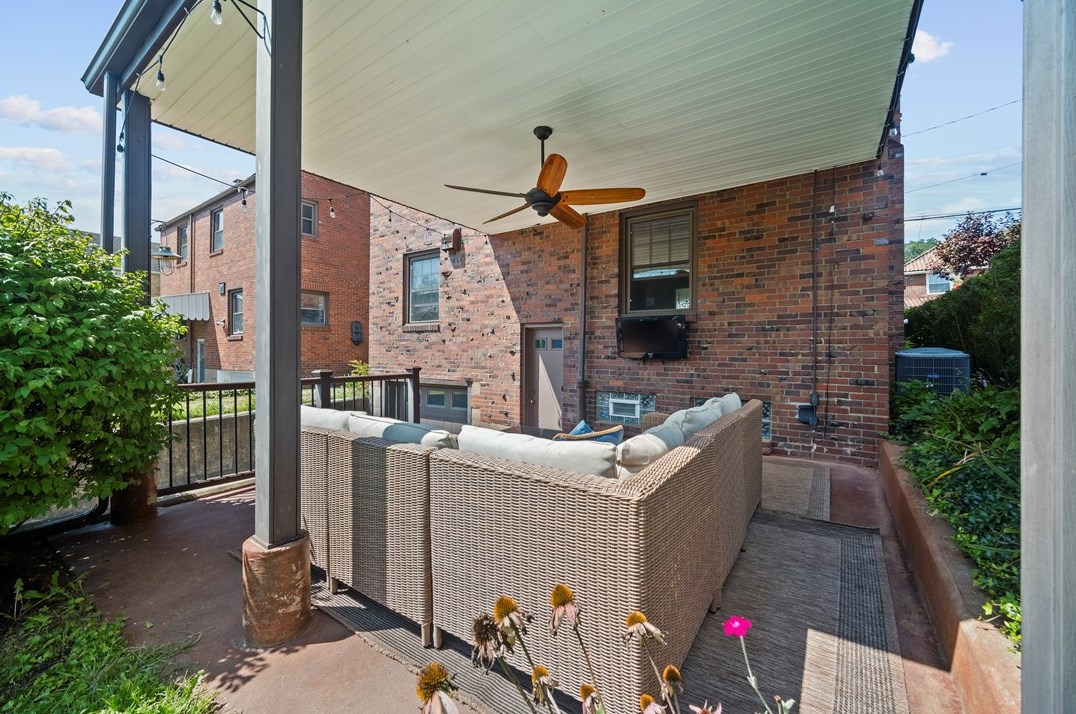 1440 Chislett St, Pittsburgh PA  15206-1309 exterior