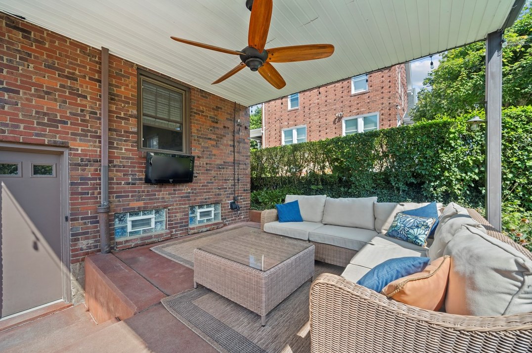 1440 Chislett St, Pittsburgh PA  15206-1309 exterior