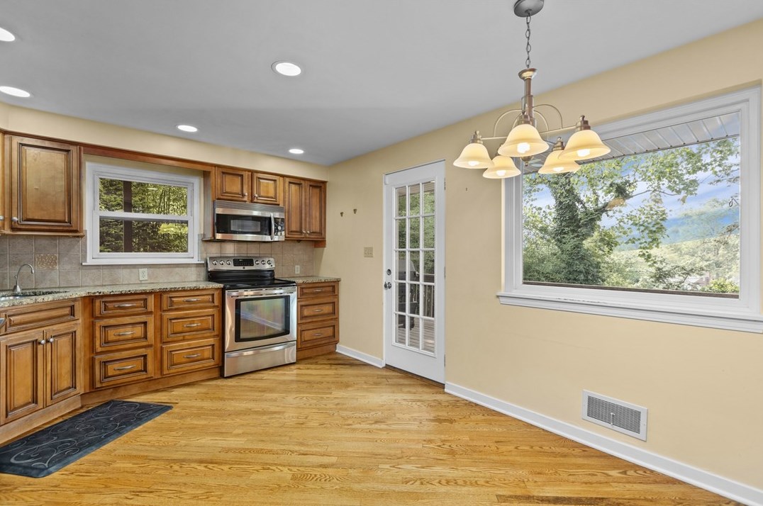 558 Pat Hvn Dr, Pittsburgh PA 15243-1726 exterior